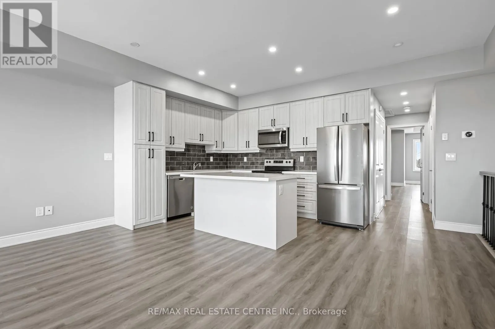 302 - 721 FRANKLIN BOULEVARD