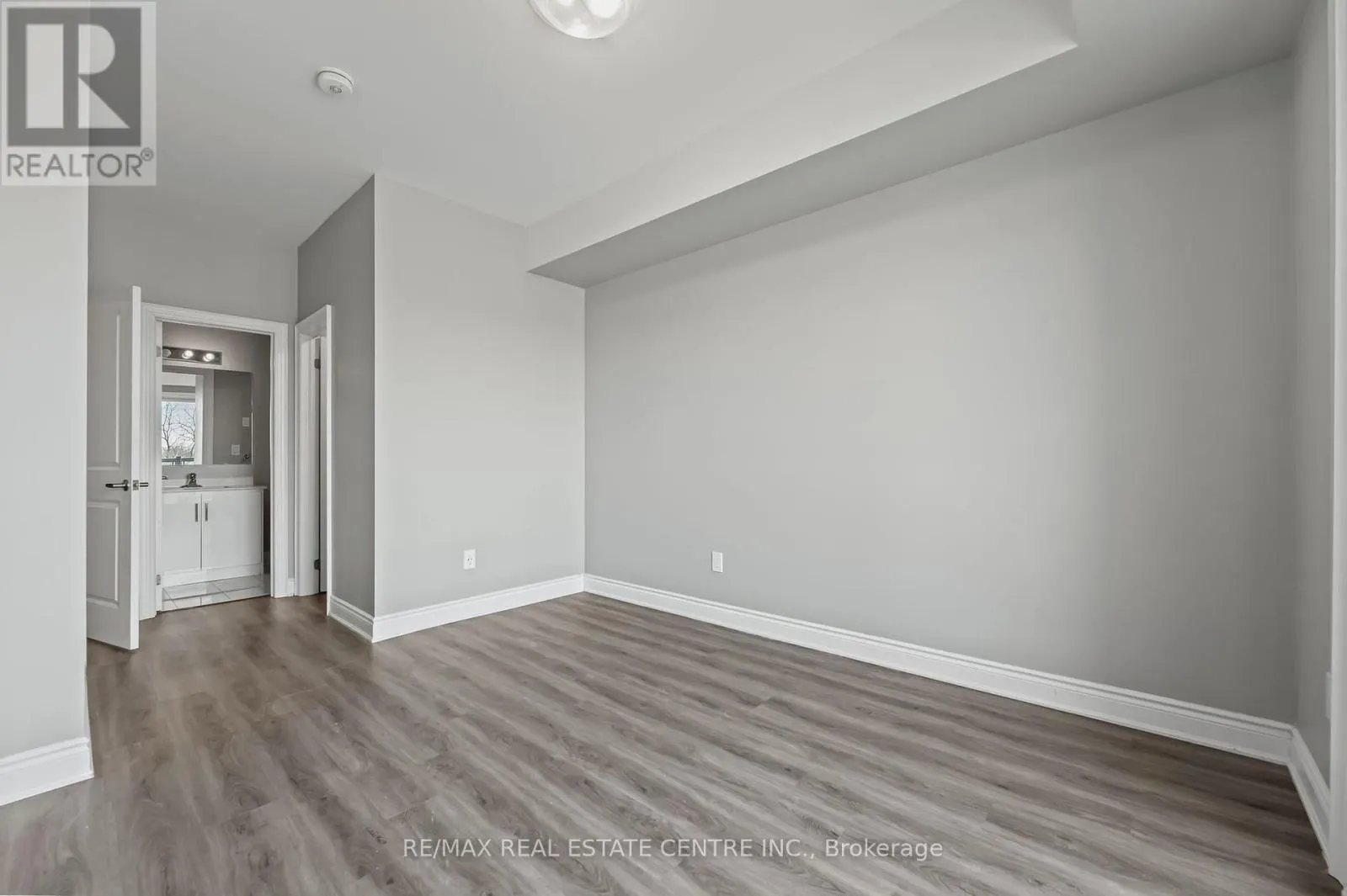 302 - 721 FRANKLIN BOULEVARD