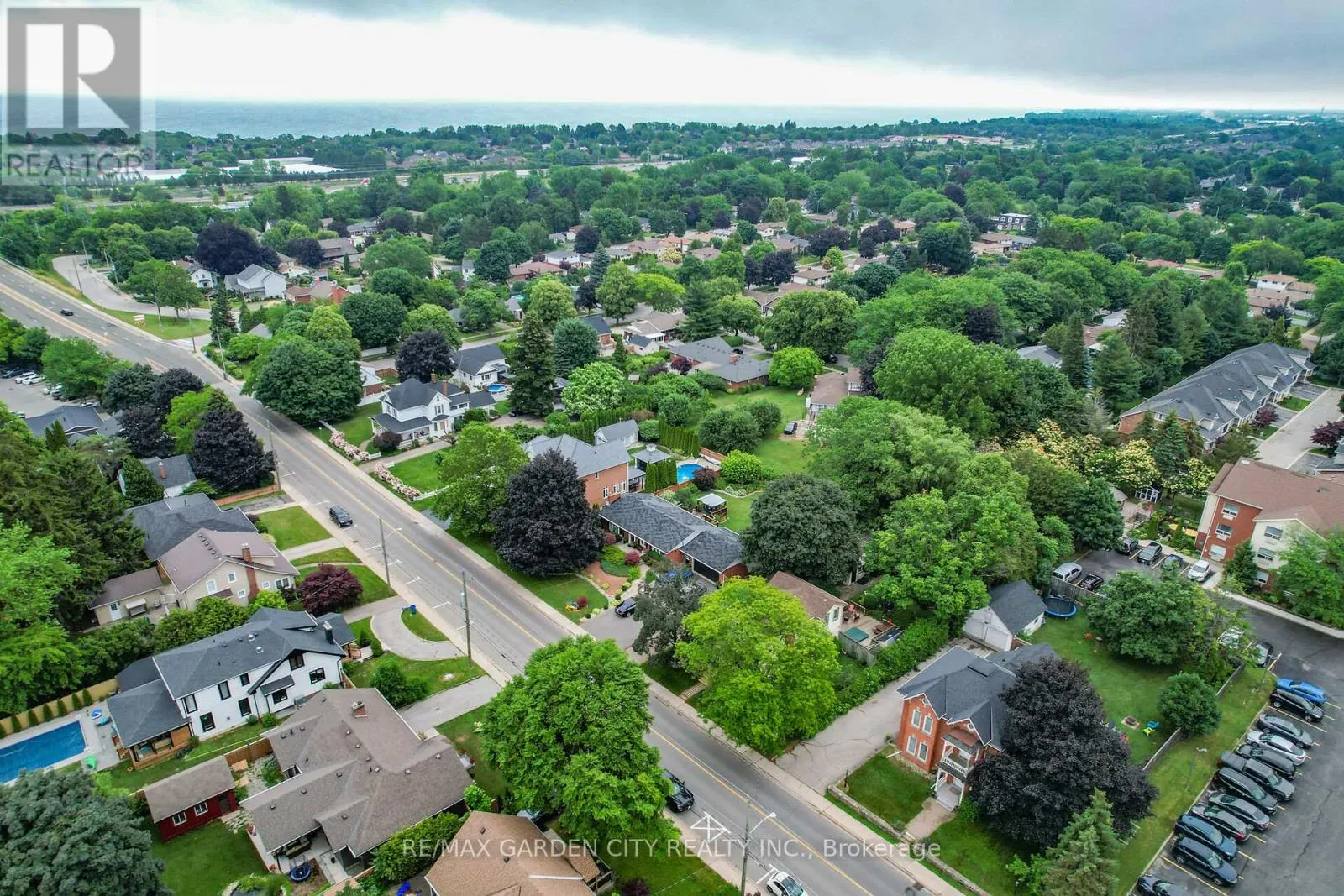10 MAPLE AVENUE