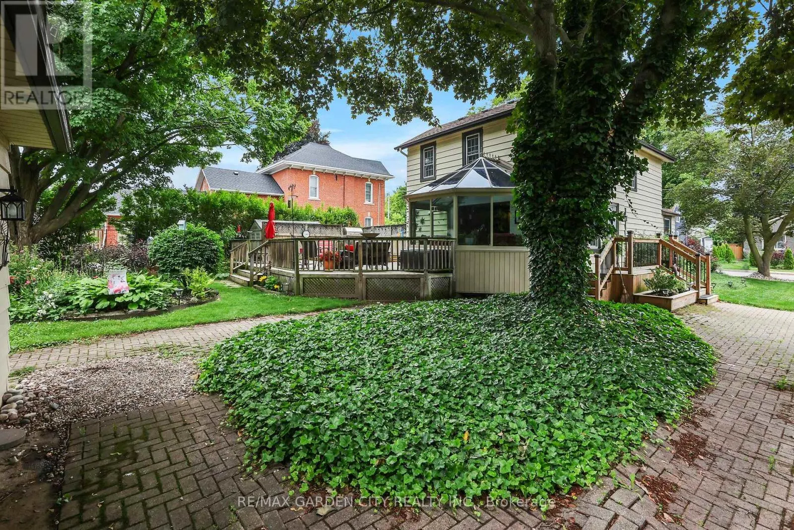 10 MAPLE AVENUE