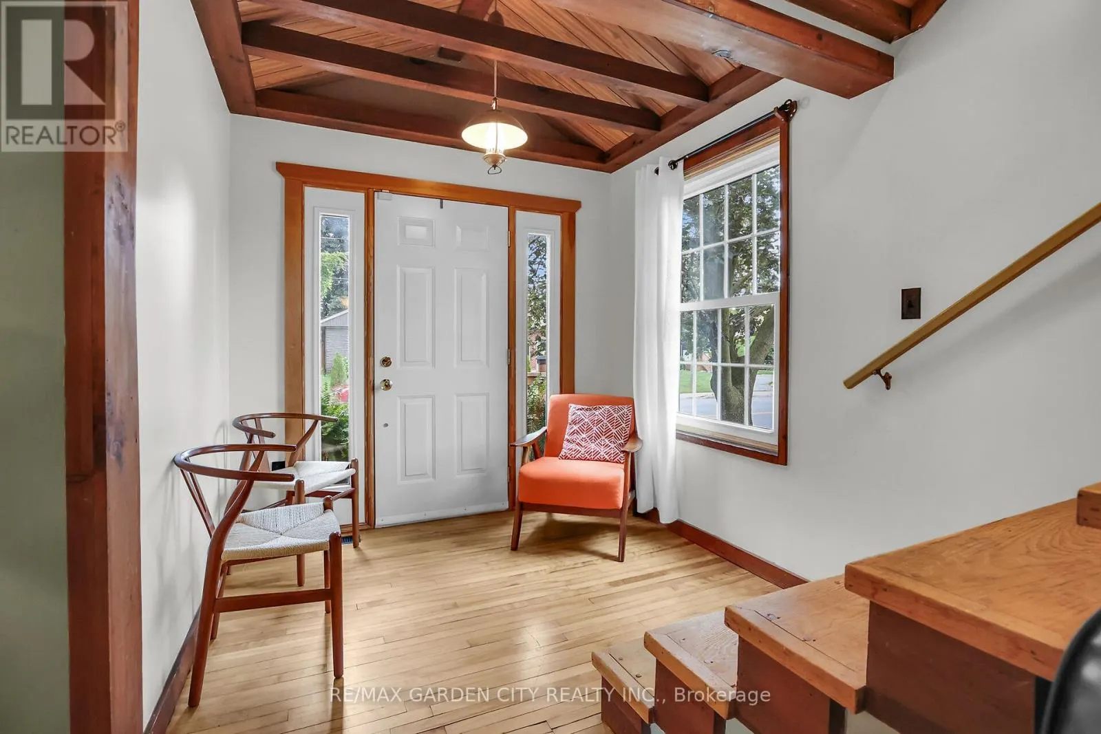10 MAPLE AVENUE