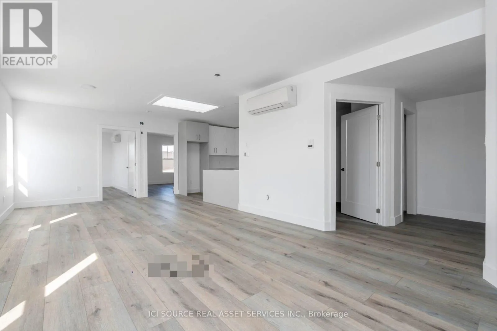 301 - 10 TROWBRIDGE STREET E