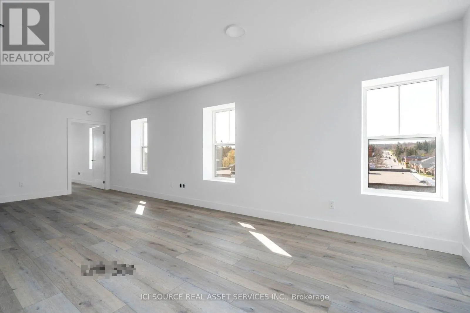 301 - 10 TROWBRIDGE STREET E