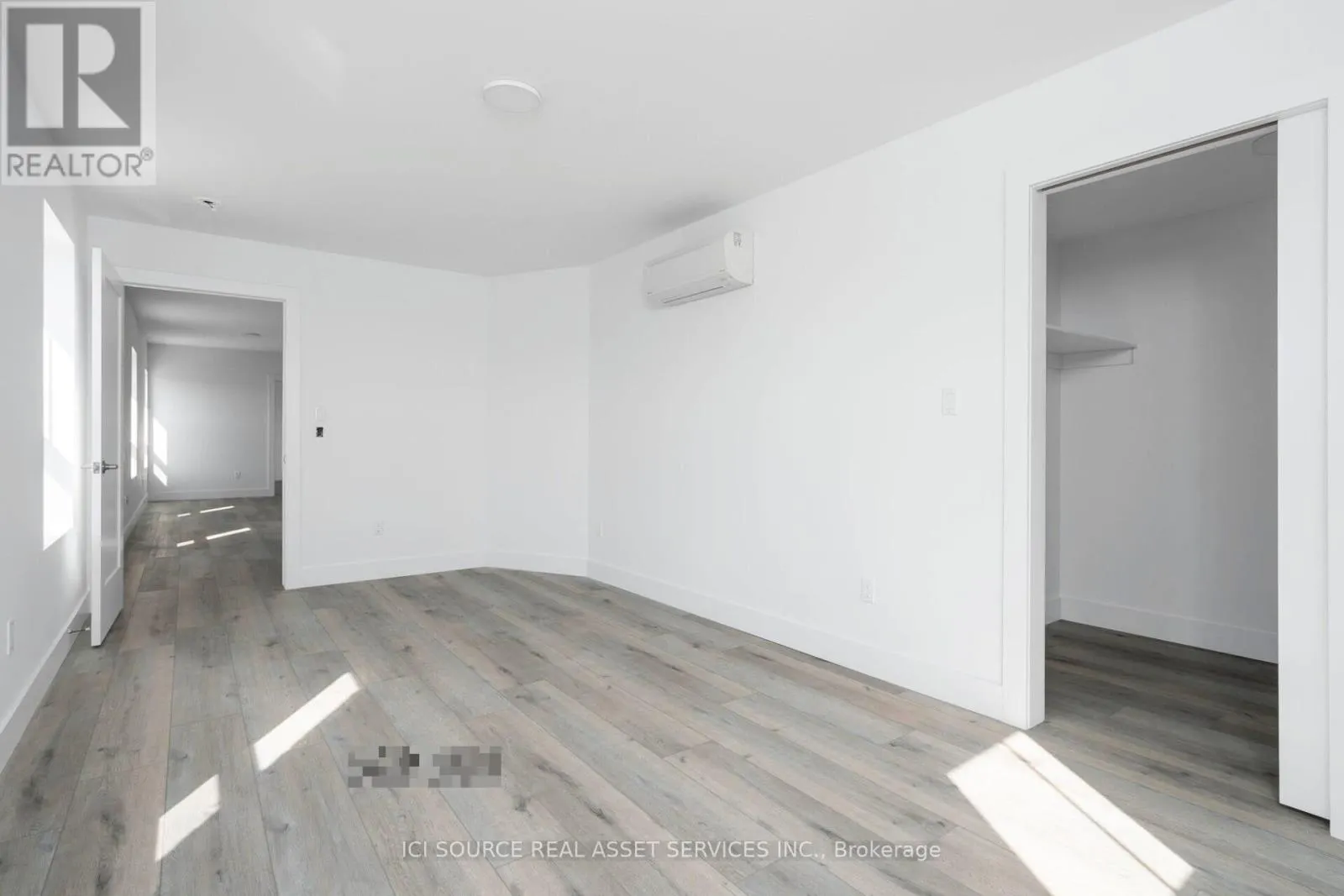 301 - 10 TROWBRIDGE STREET E