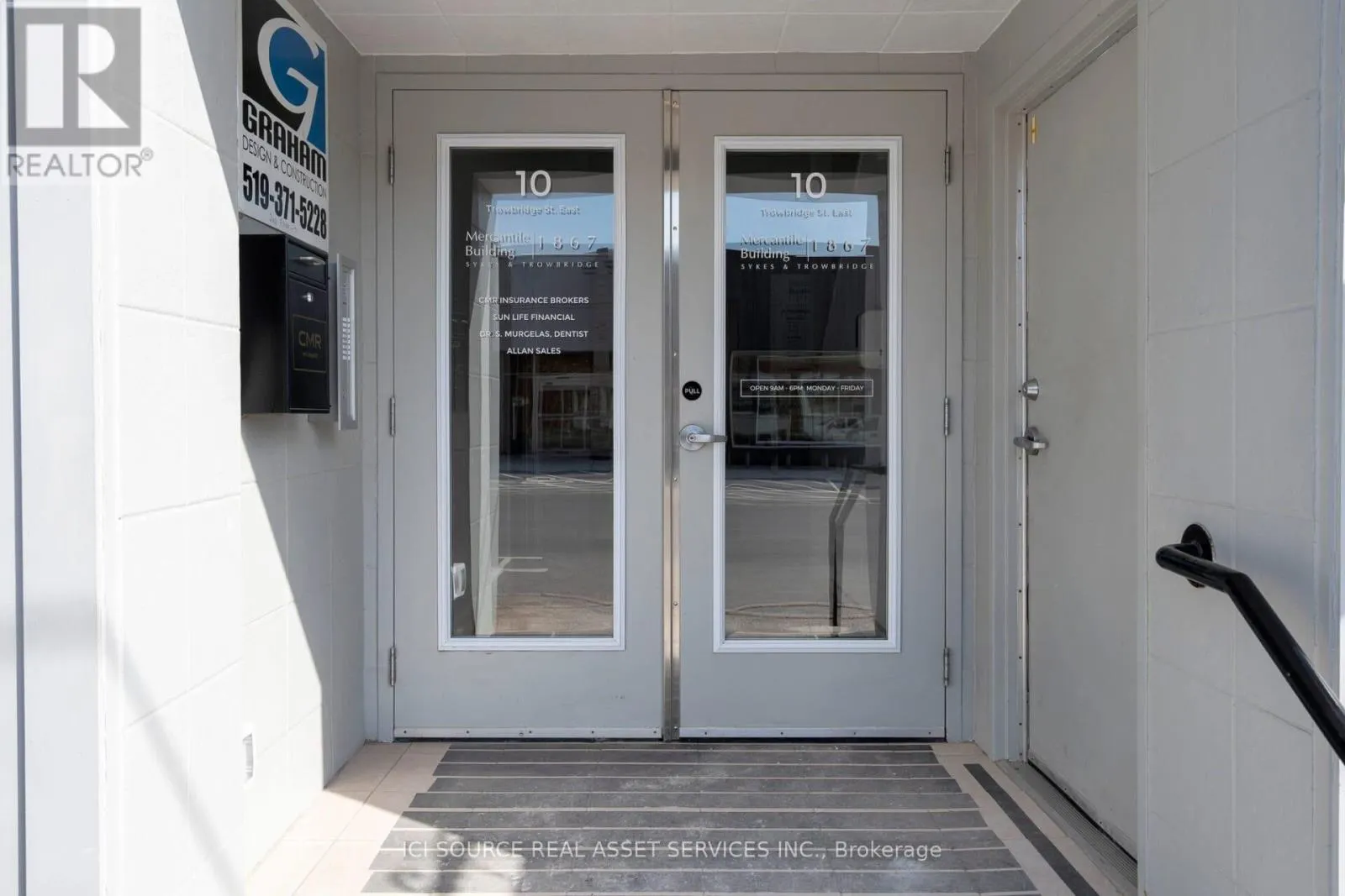 301 - 10 TROWBRIDGE STREET E