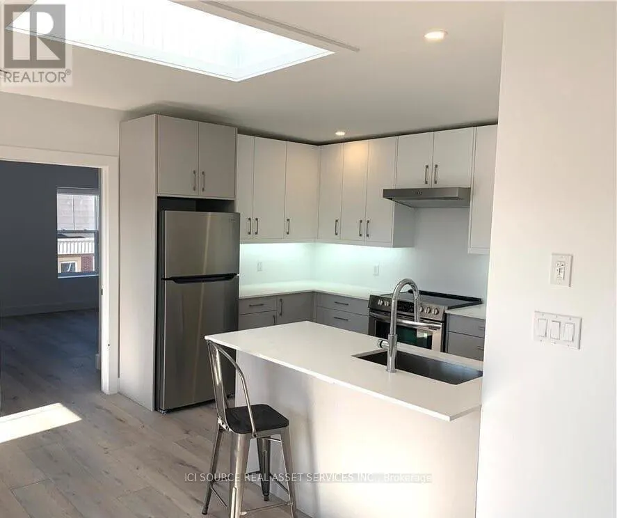 301 - 10 TROWBRIDGE STREET E