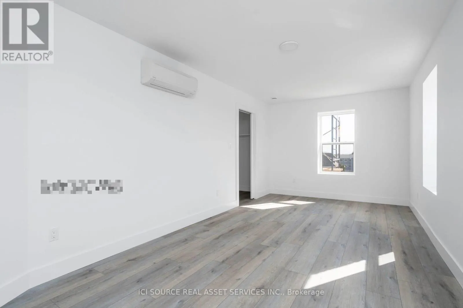 301 - 10 TROWBRIDGE STREET E