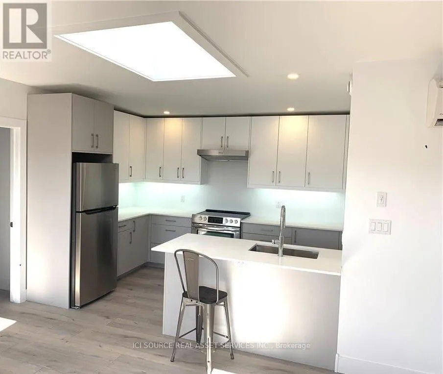 301 - 10 TROWBRIDGE STREET E