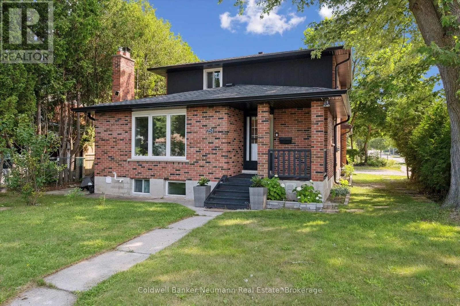 251 METCALFE STREET