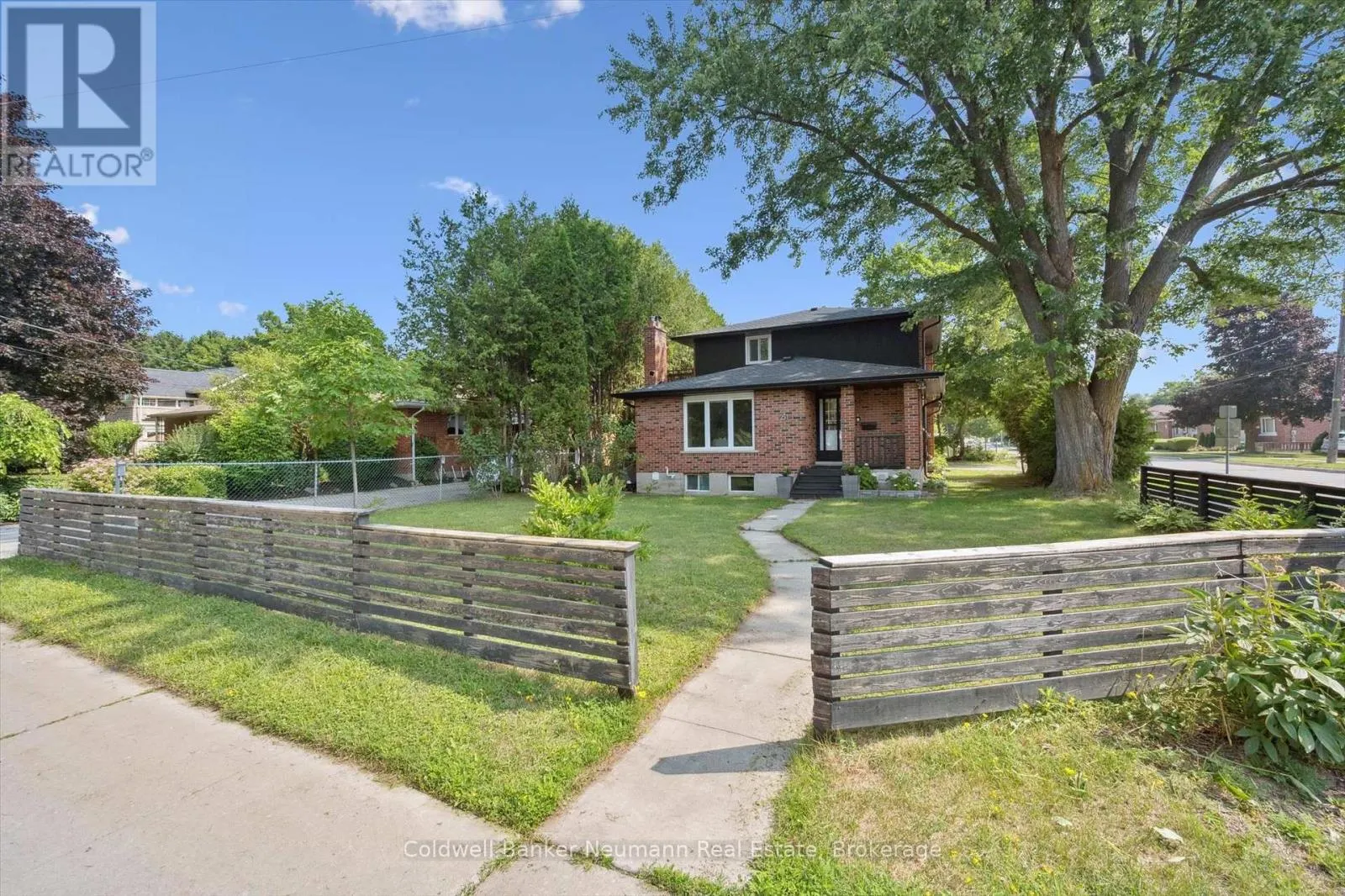 251 METCALFE STREET