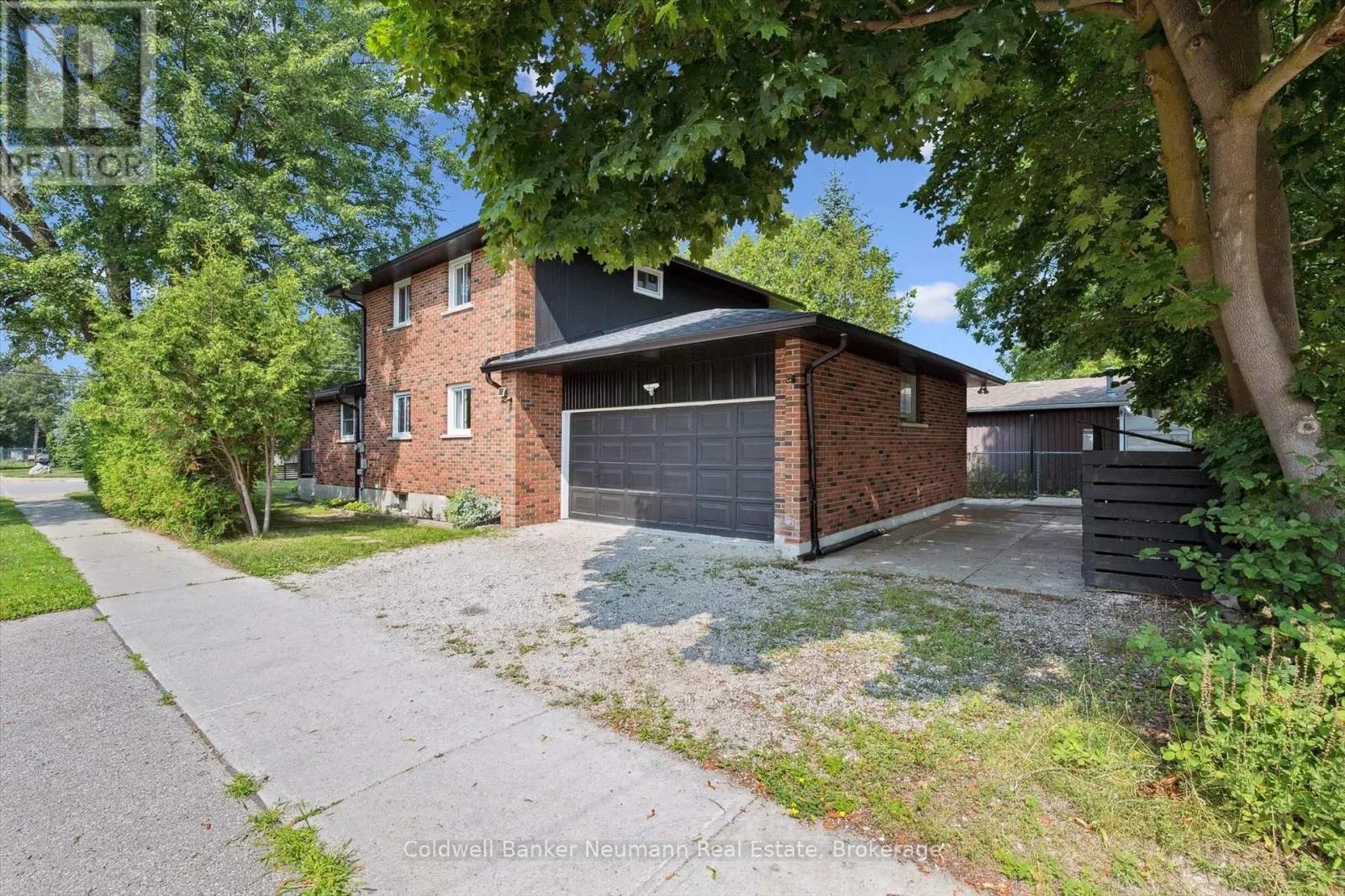 251 METCALFE STREET