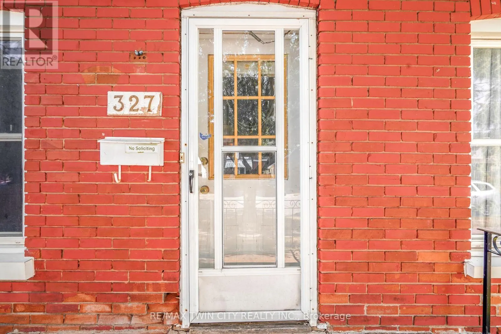 327 SHERIDAN STREET