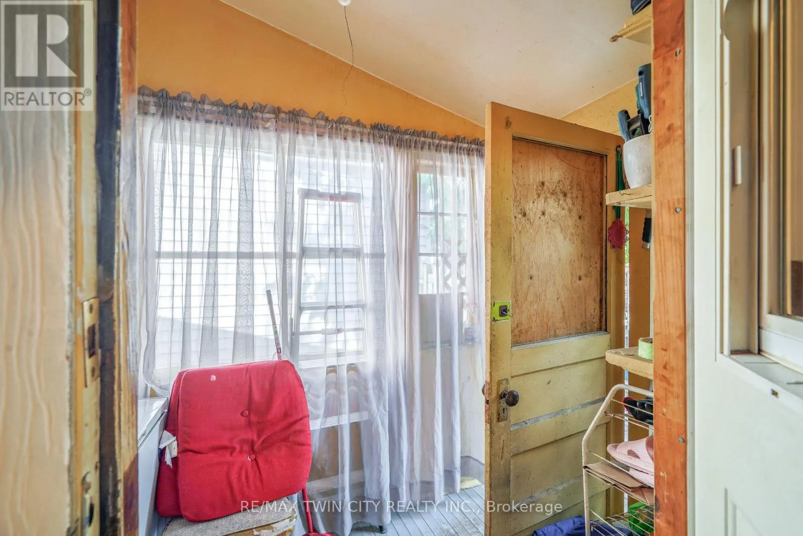 327 SHERIDAN STREET