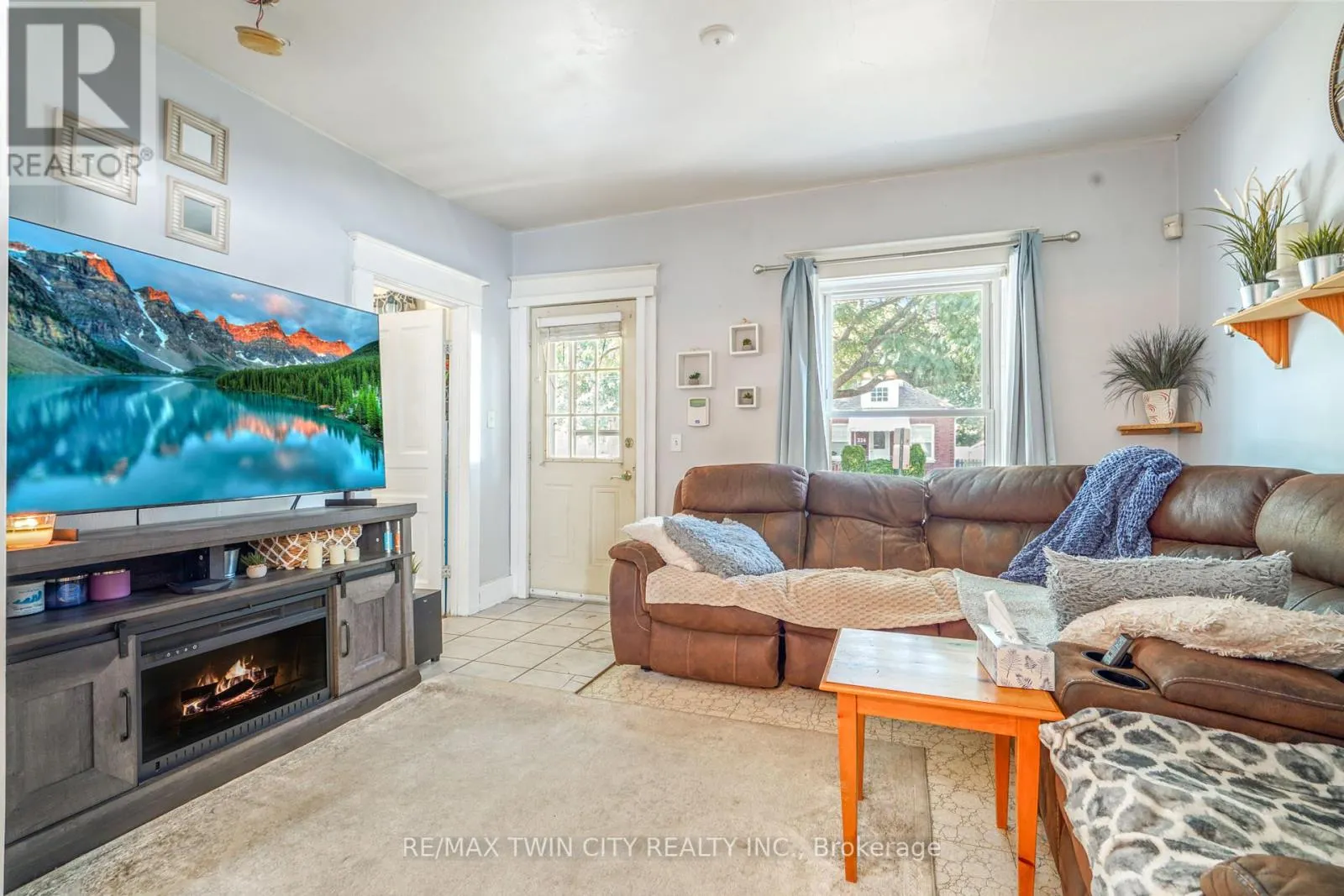 327 SHERIDAN STREET