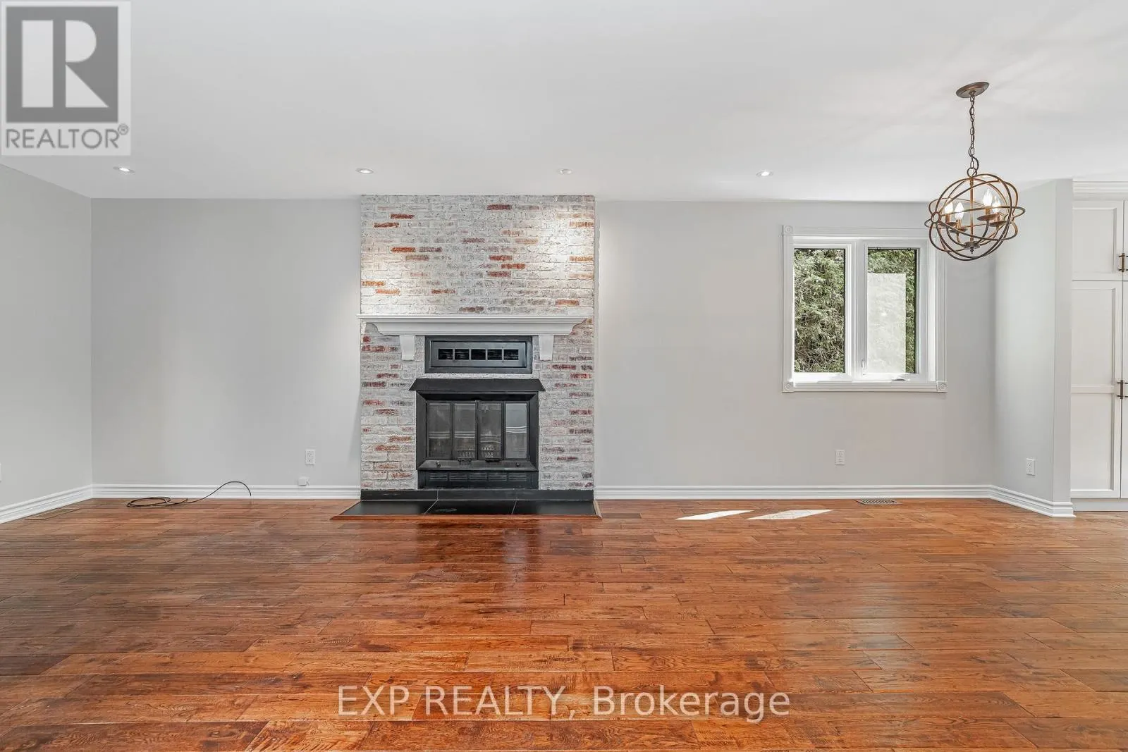 80 COOLSPRING CRESCENT