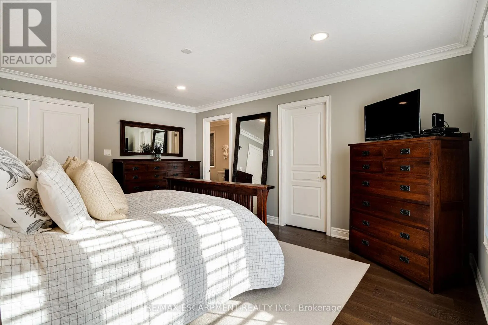 148 FOXRIDGE DRIVE