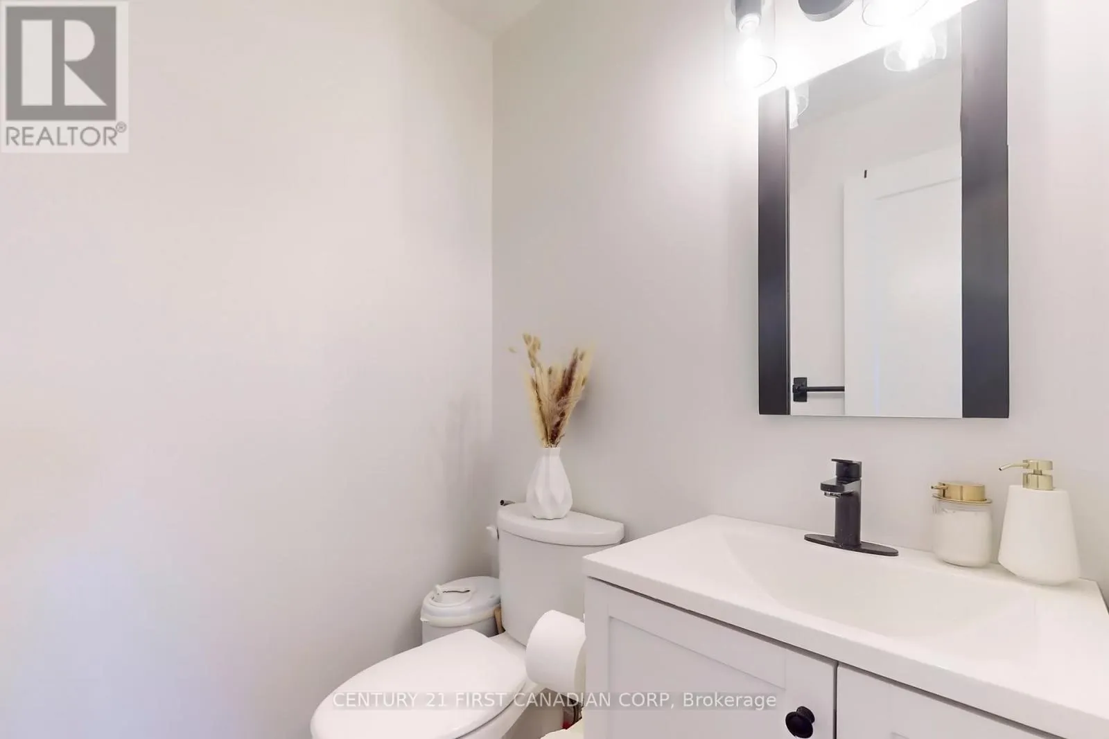 319 - 735 DEVERON CRESCENT, #319