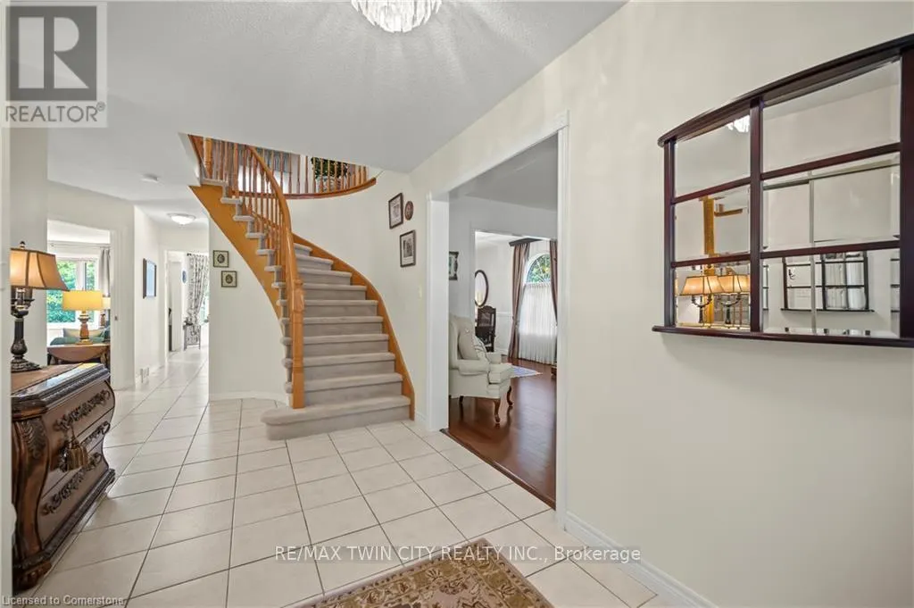 34 GOWINLOCK COURT