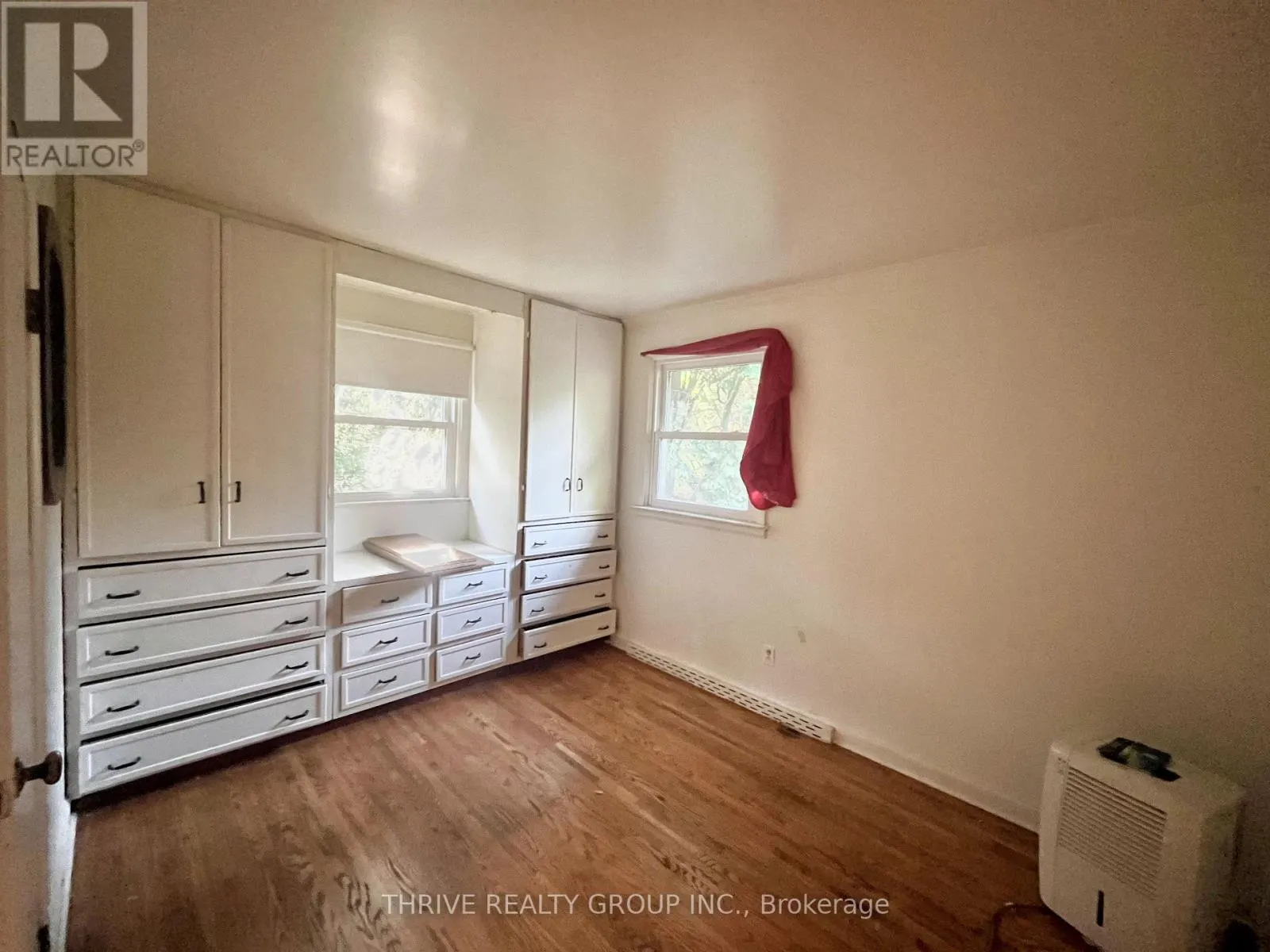 1 - 2832 SUNNINGDALE ROAD W, #1
