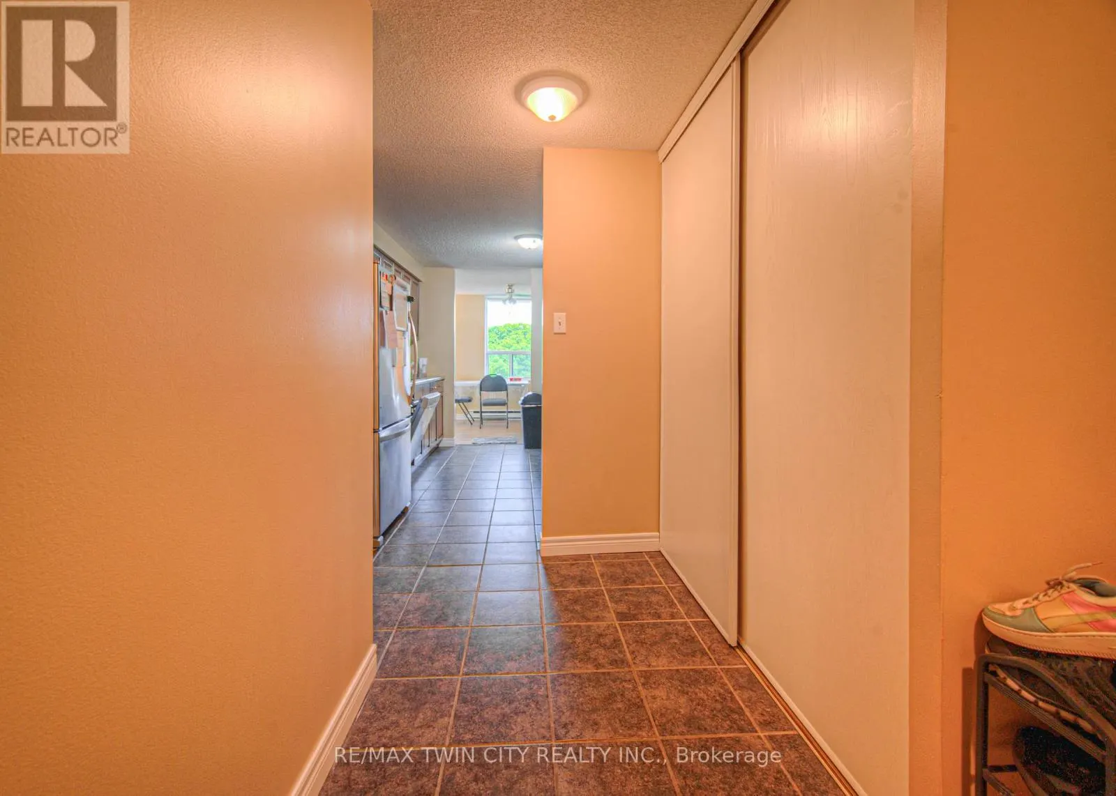 1412 - 35 GREEN VALLEY DRIVE W