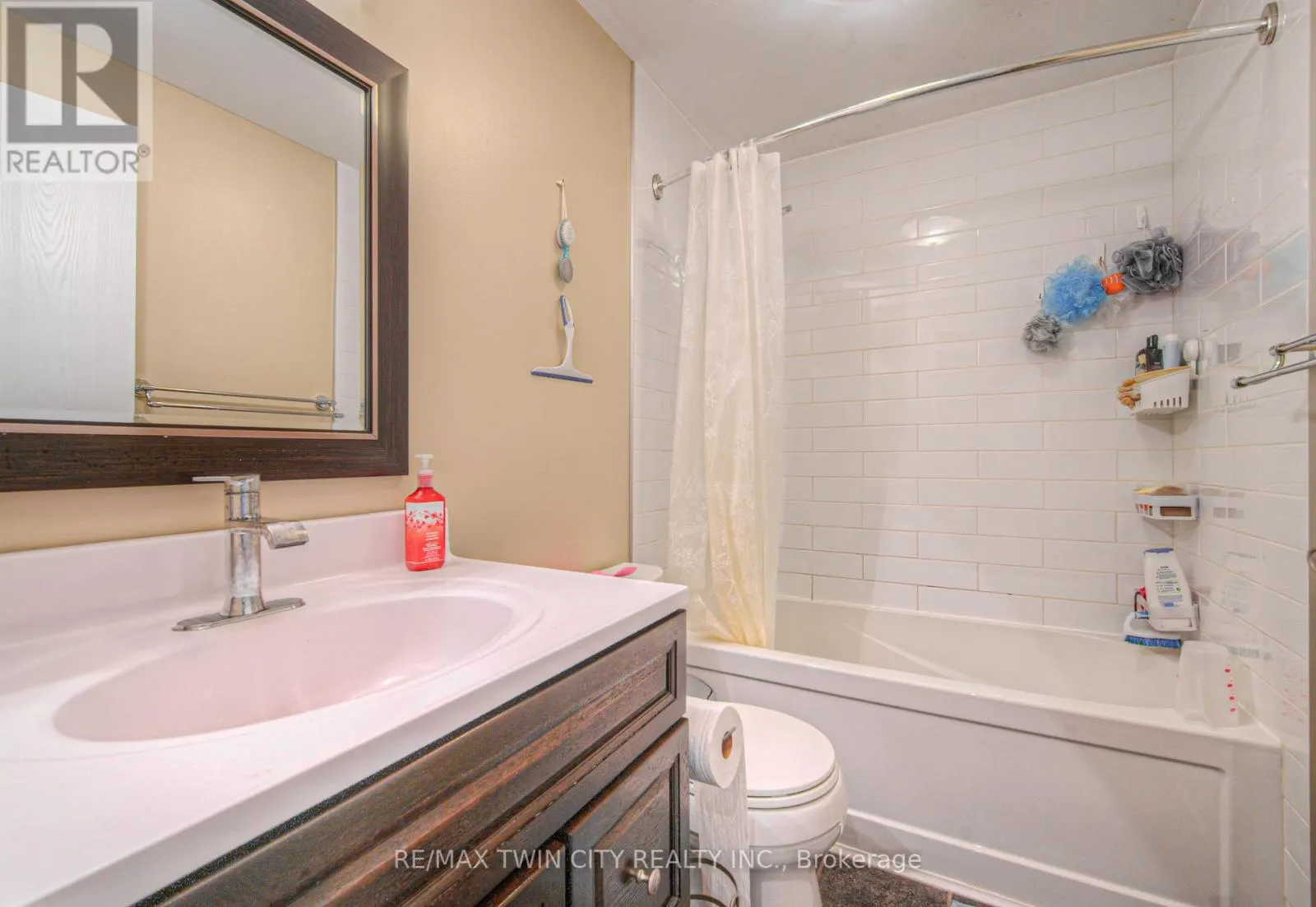 1412 - 35 GREEN VALLEY DRIVE W
