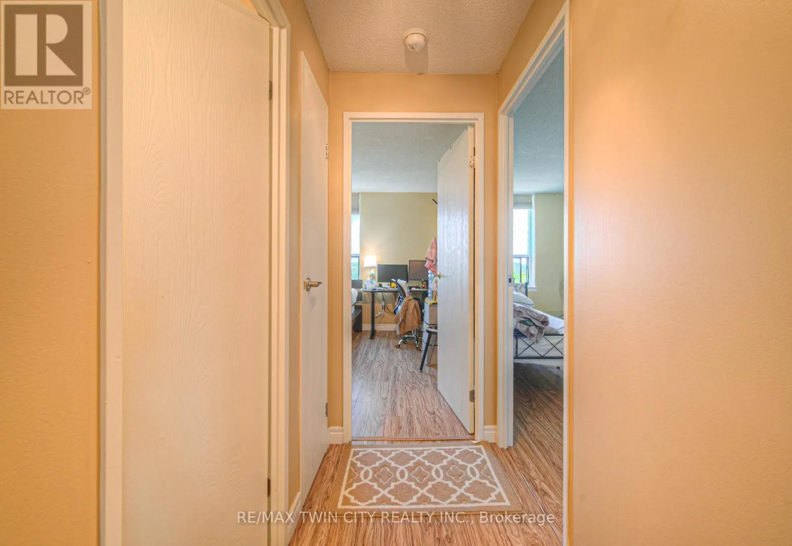 1412 - 35 GREEN VALLEY DRIVE W