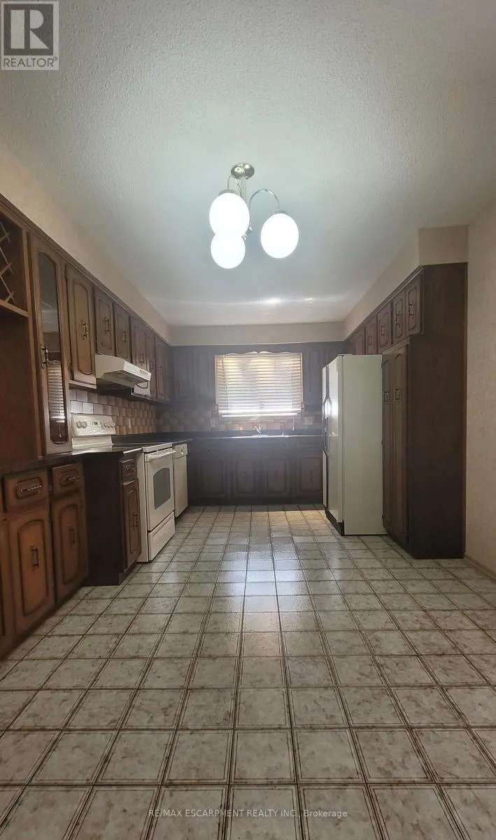 325 FAIRVIEW DRIVE