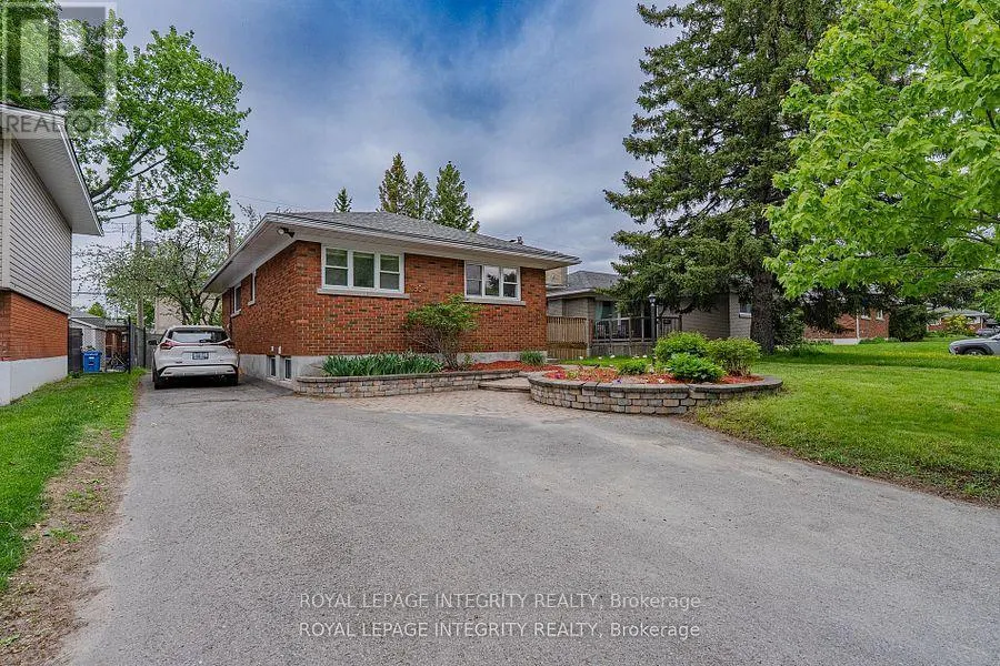 1695 GAGE CRESCENT N