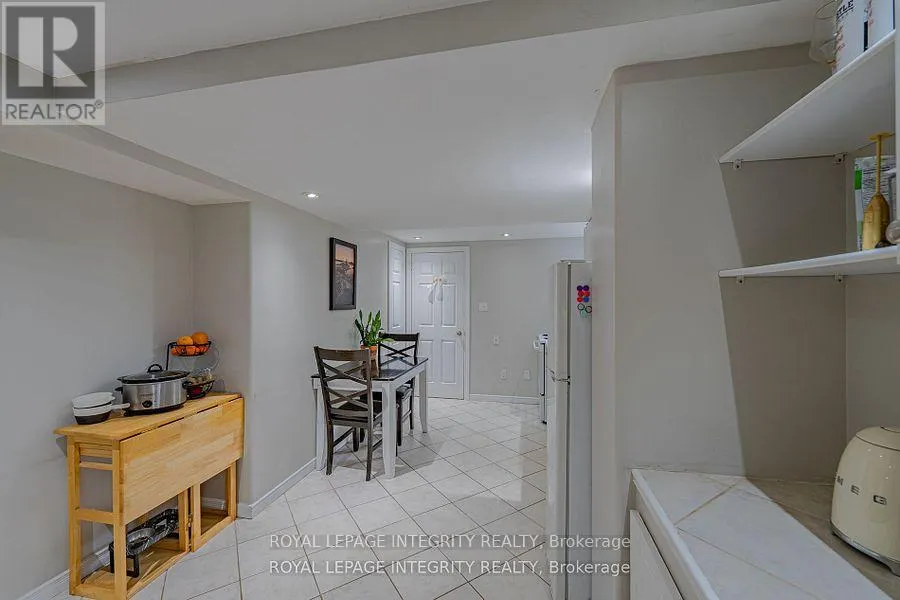 1695 GAGE CRESCENT N