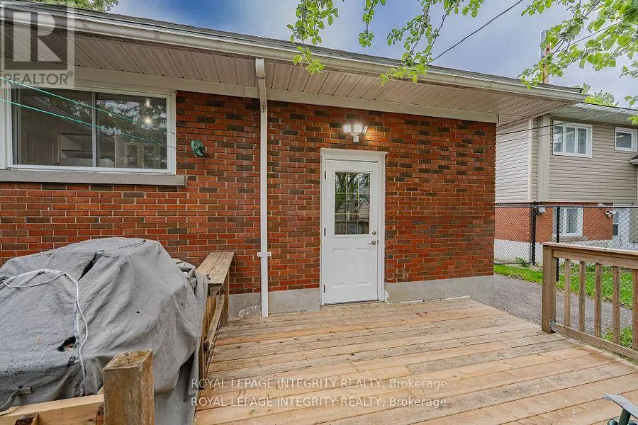 1695 GAGE CRESCENT N