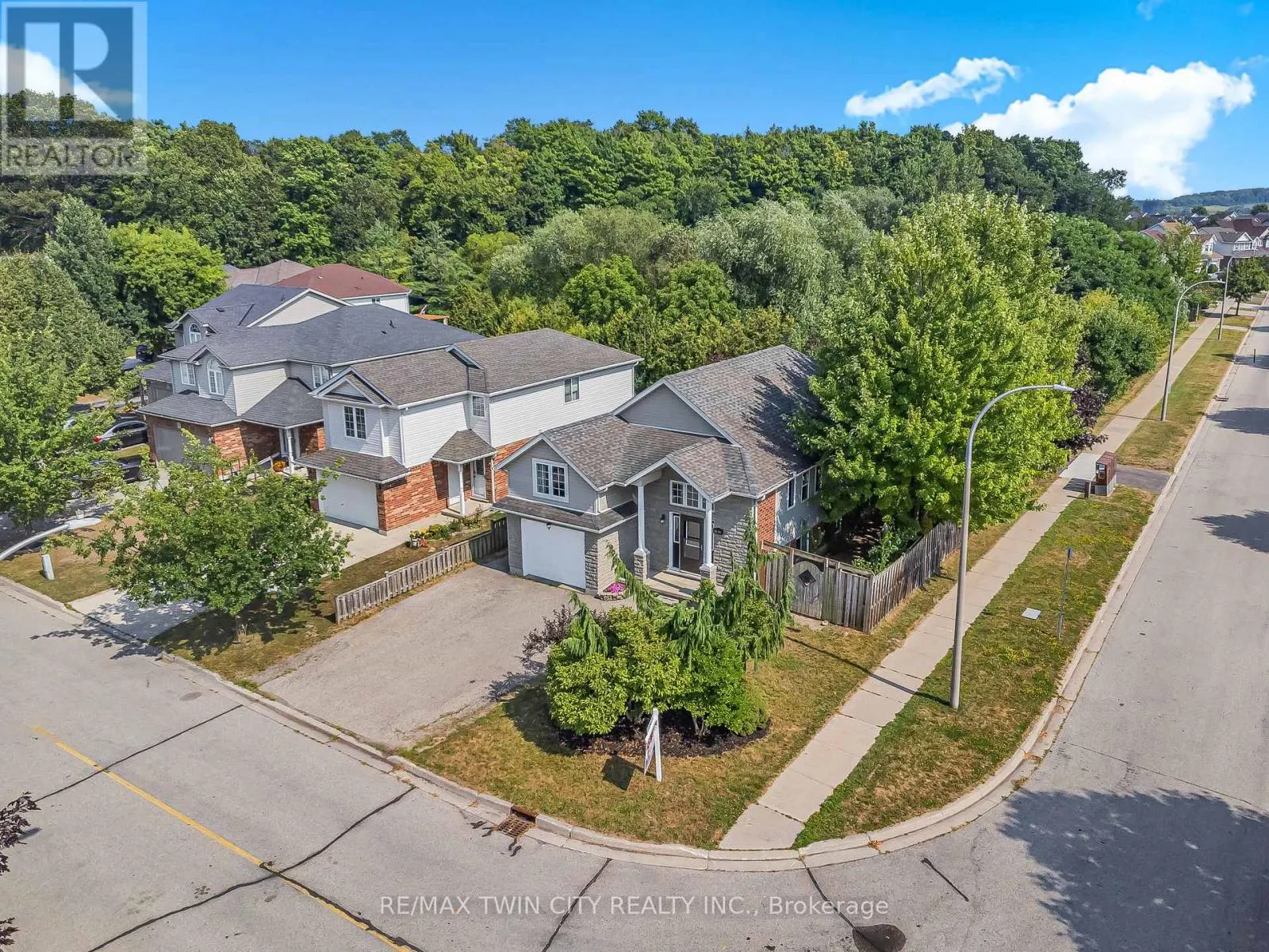 3 WISTERIA COURT