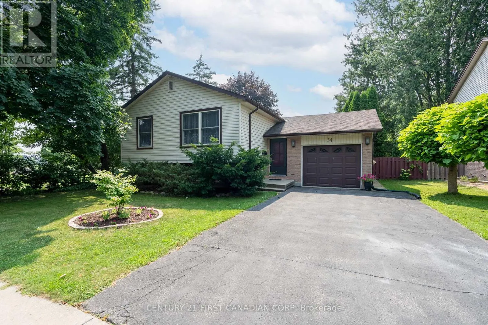 54 FOUR OAKS CRESCENT