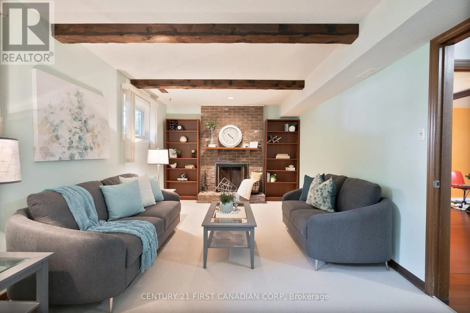 54 FOUR OAKS CRESCENT