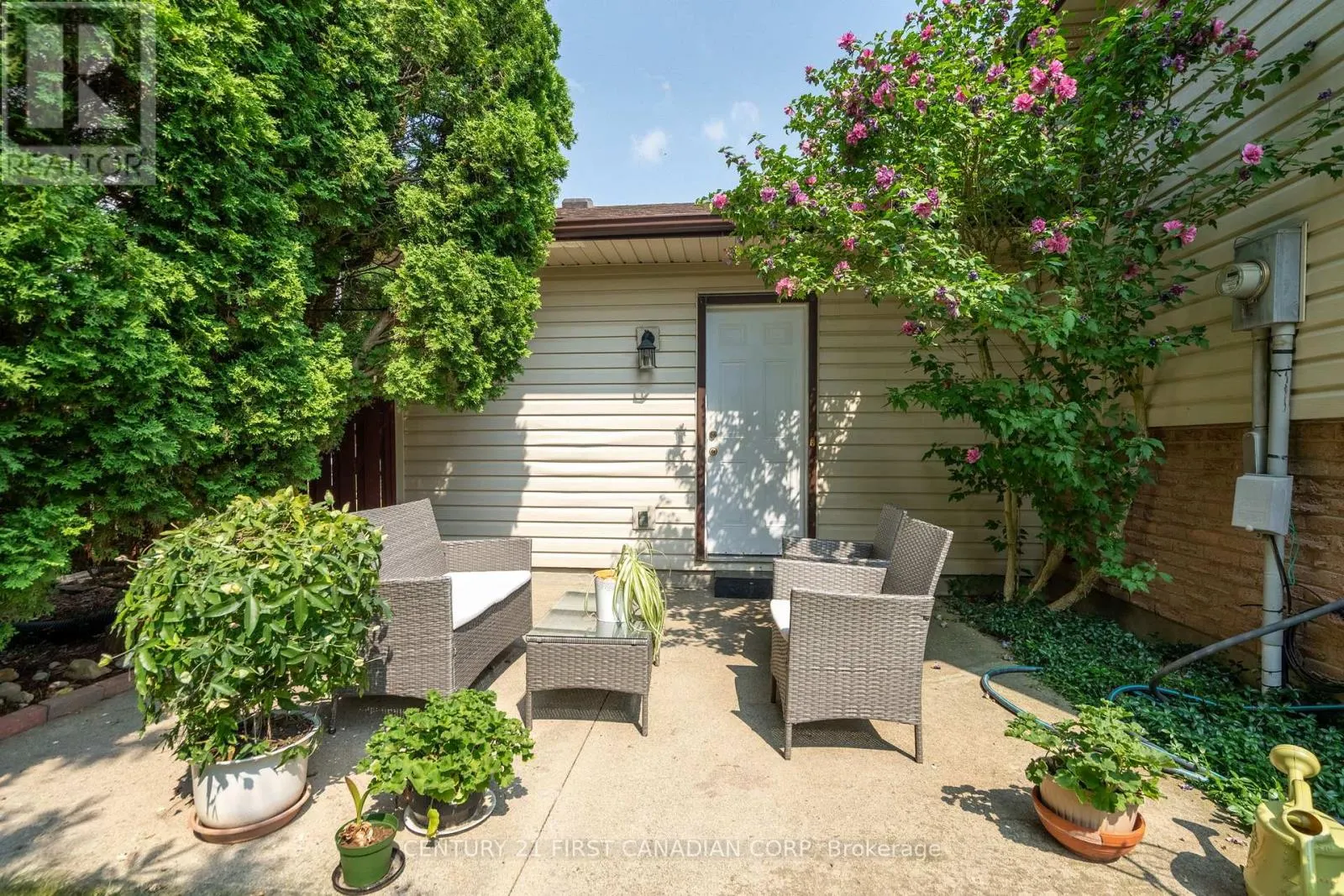 54 FOUR OAKS CRESCENT