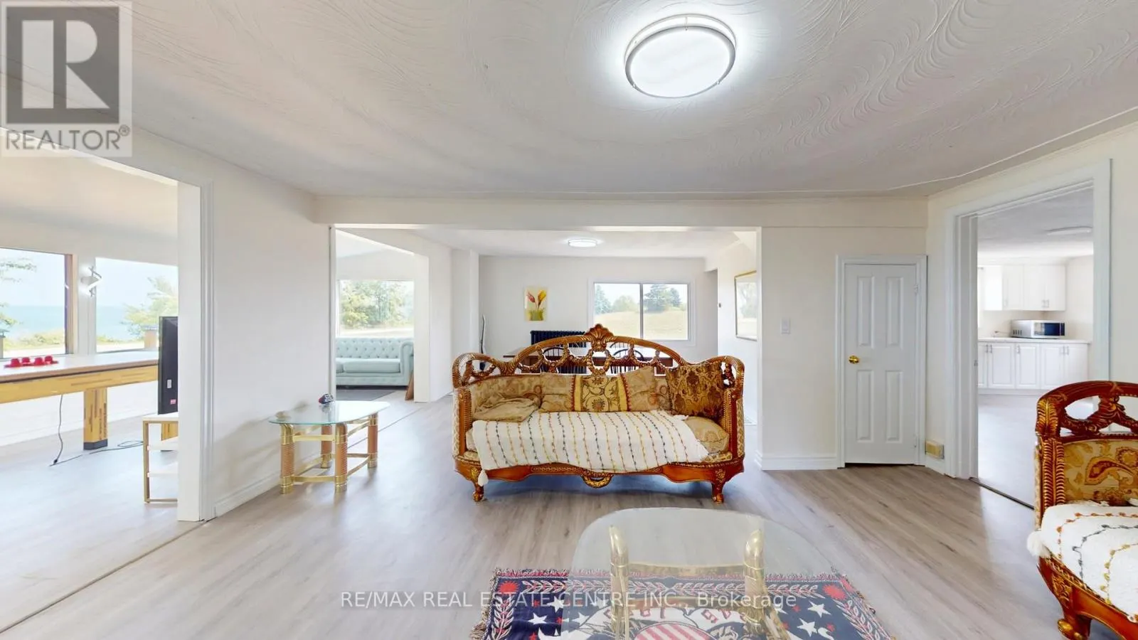 4036 LAKESHORE ROAD