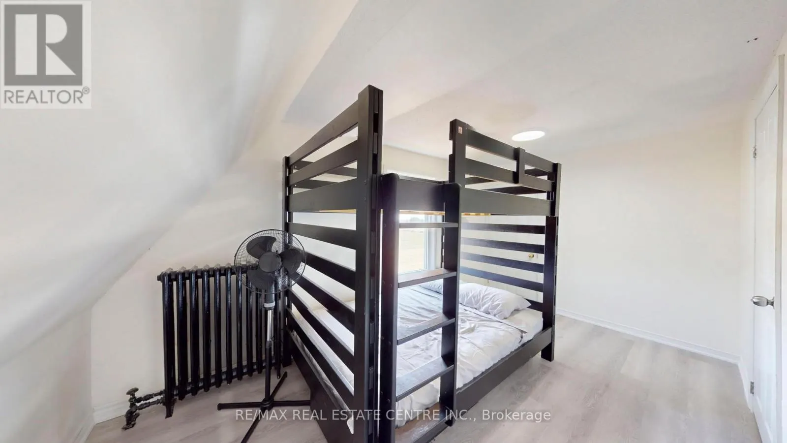 4036 LAKESHORE ROAD