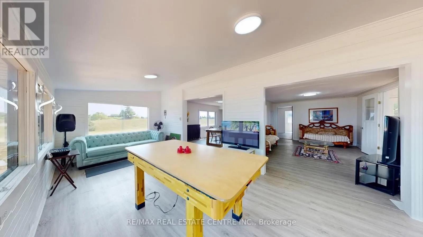 4036 LAKESHORE ROAD