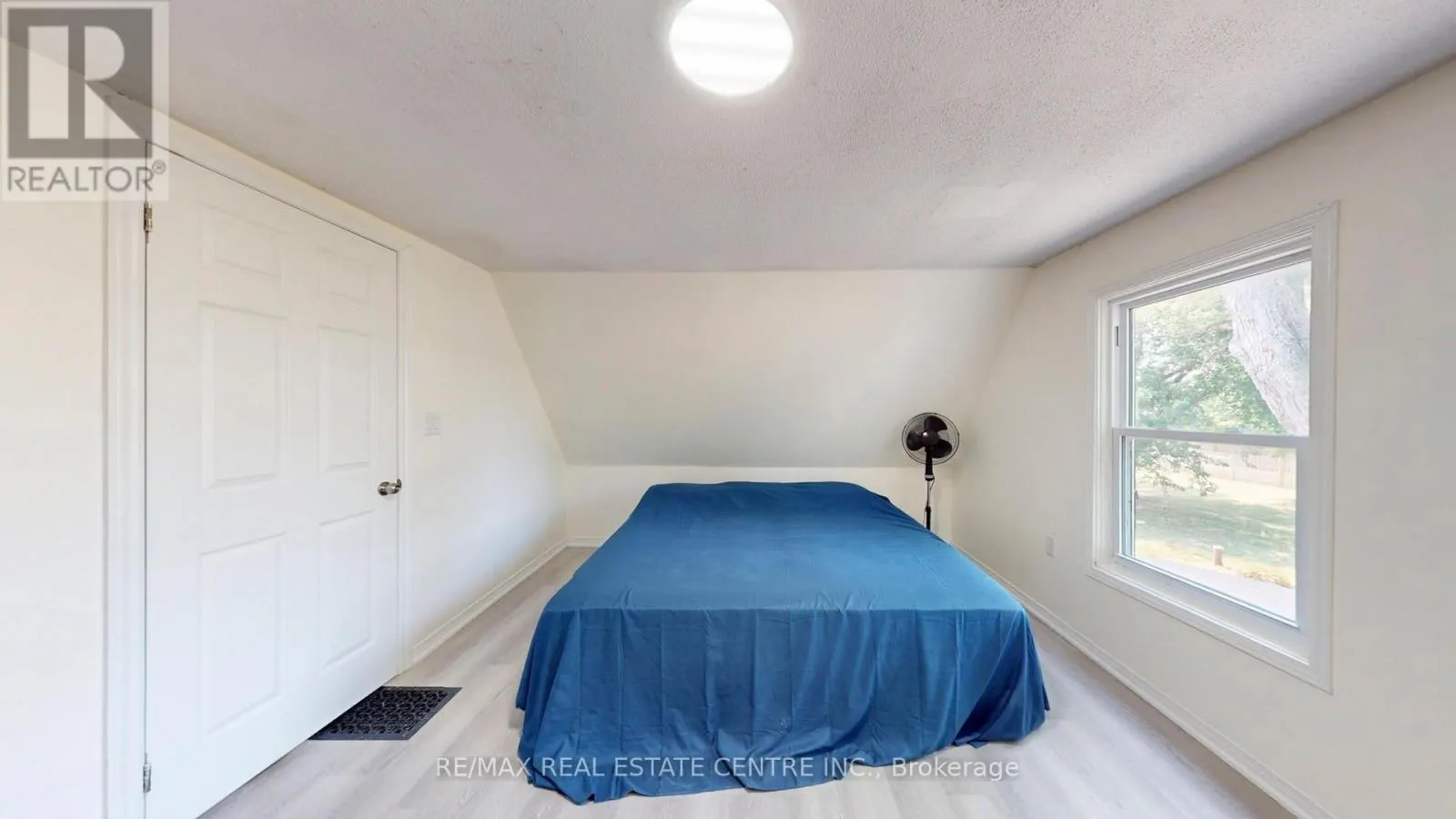 4036 LAKESHORE ROAD