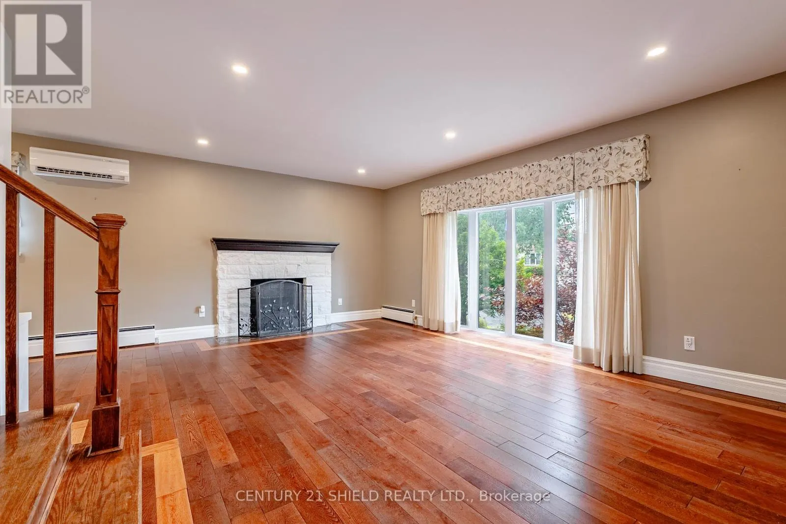 903 RIVERDALE AVENUE