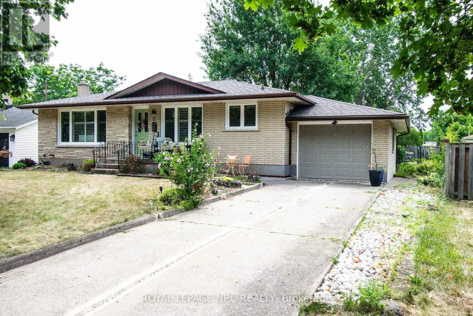 73 LOCKVIEW CRESCENT