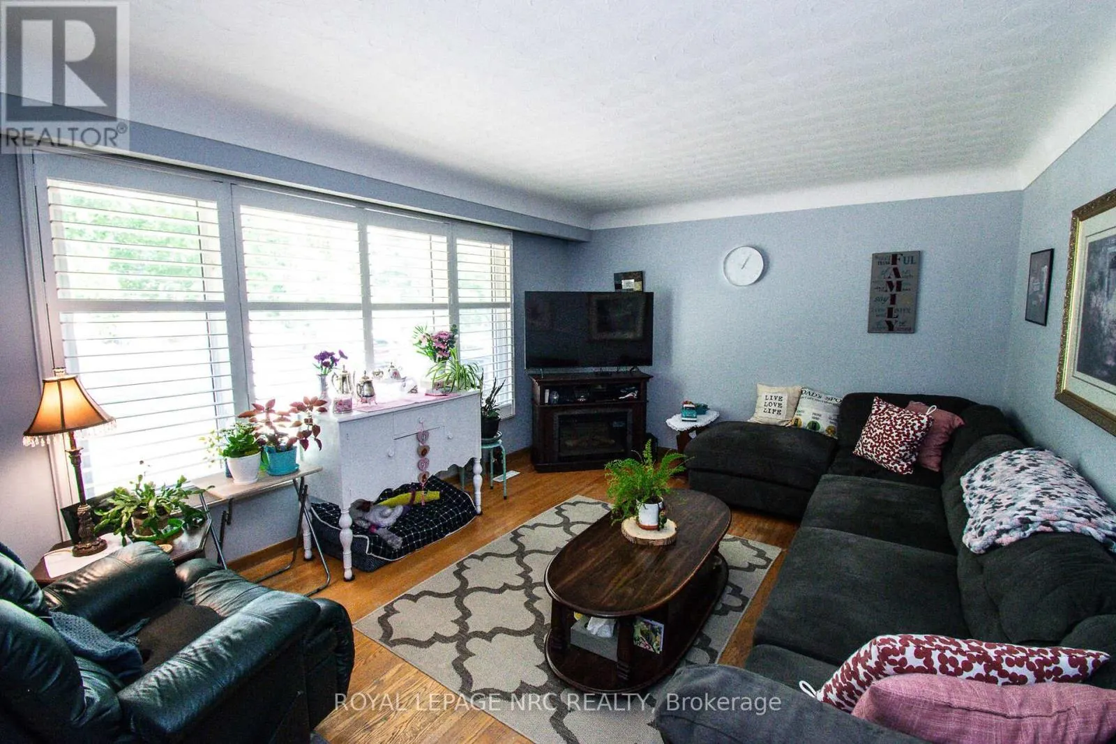 73 LOCKVIEW CRESCENT