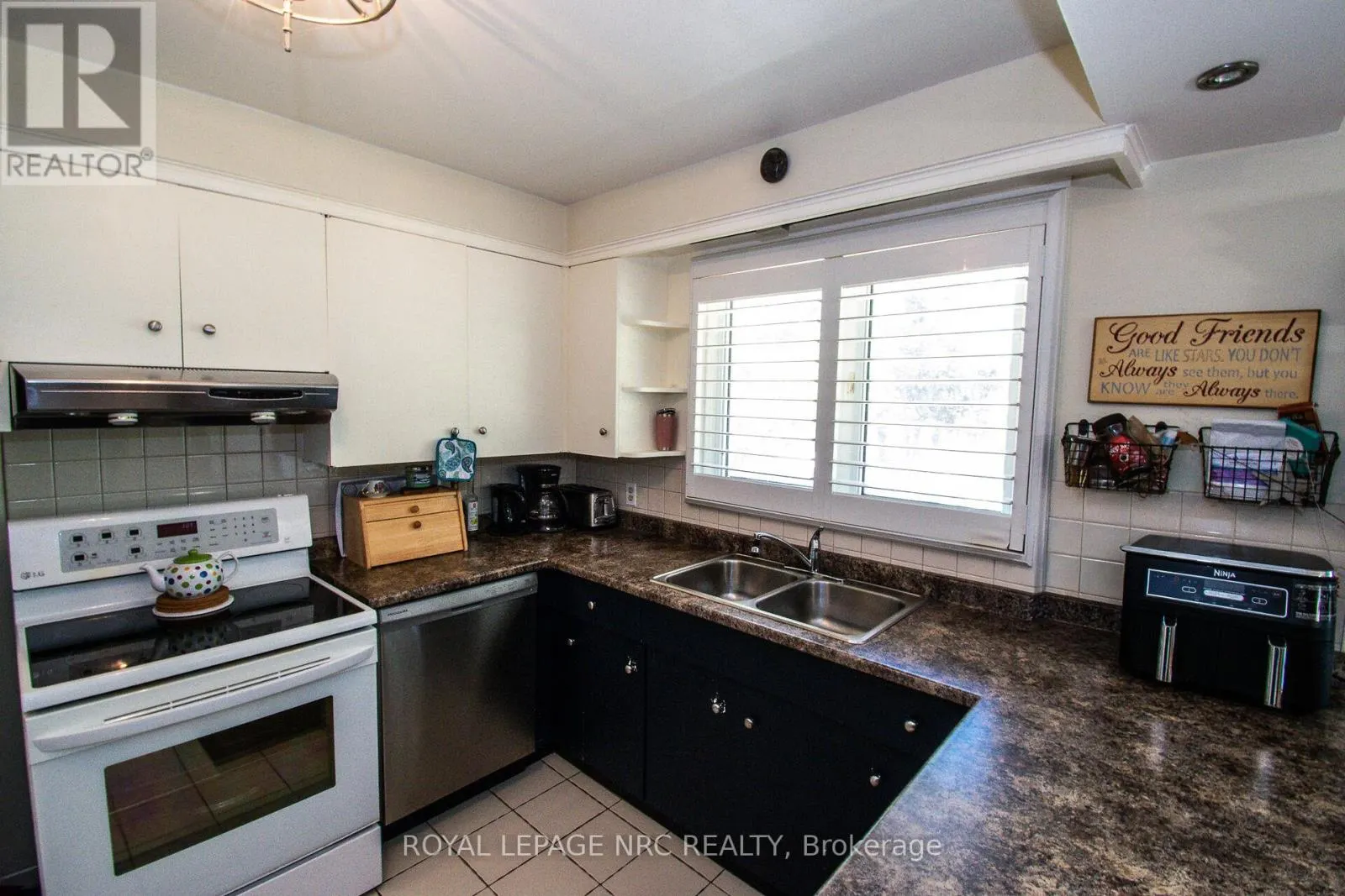73 LOCKVIEW CRESCENT