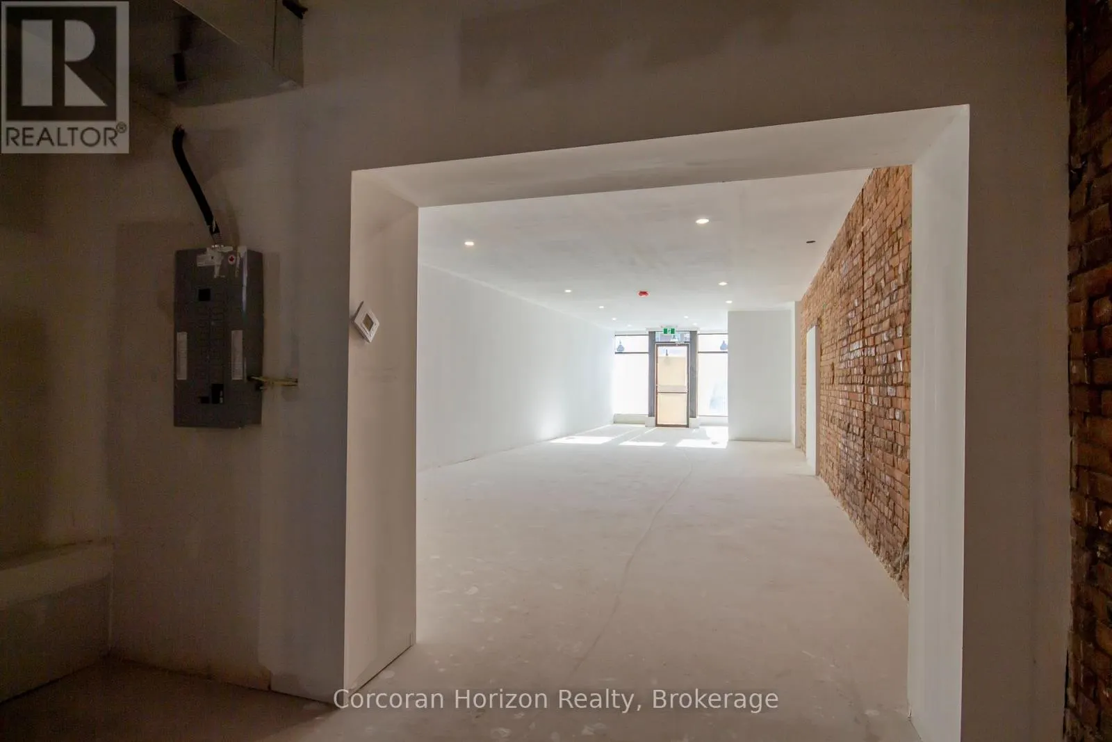477 KING STREET E