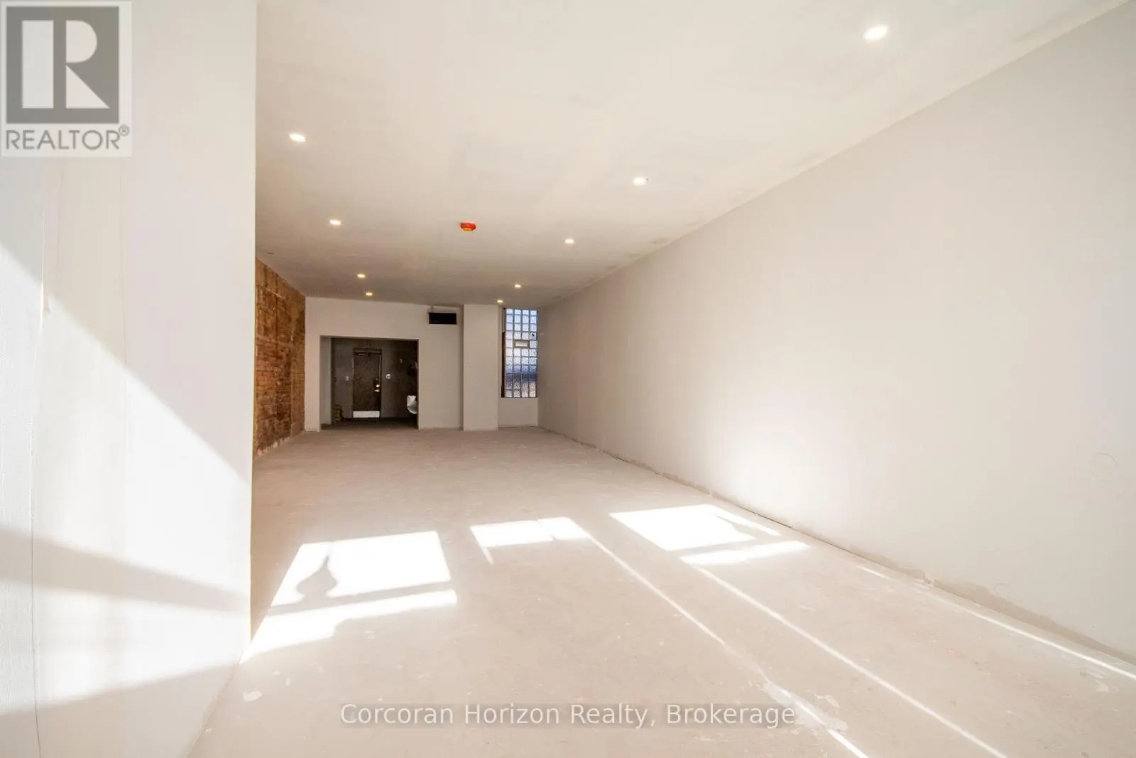 477 KING STREET E