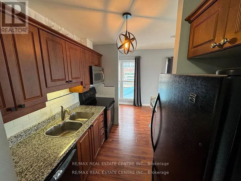 302 - 135 JAMES STREET S