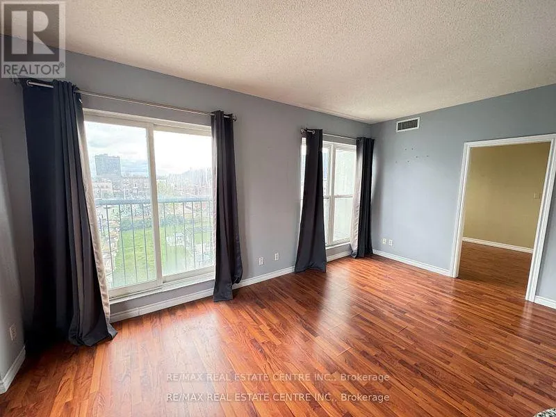 302 - 135 JAMES STREET S