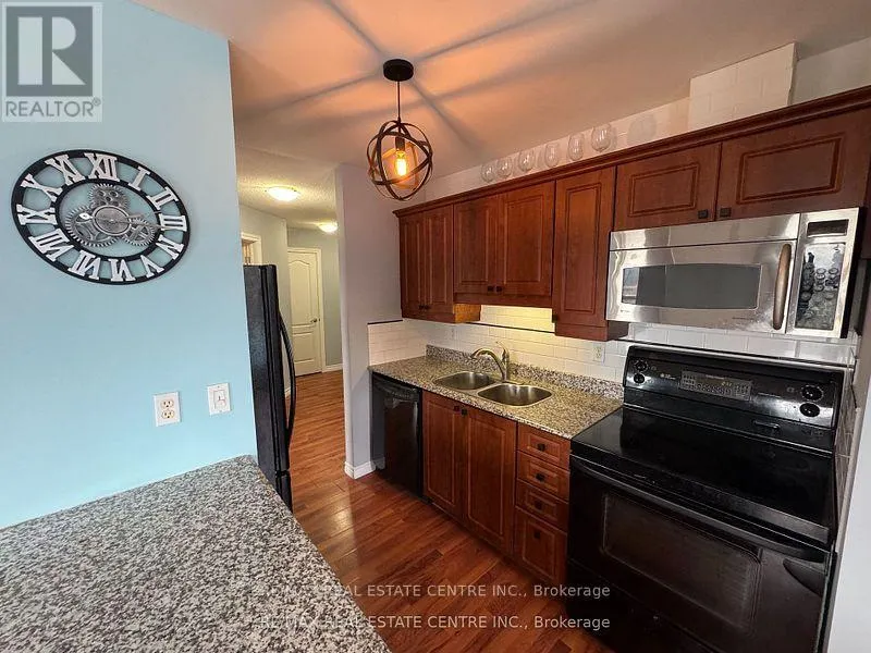 302 - 135 JAMES STREET S