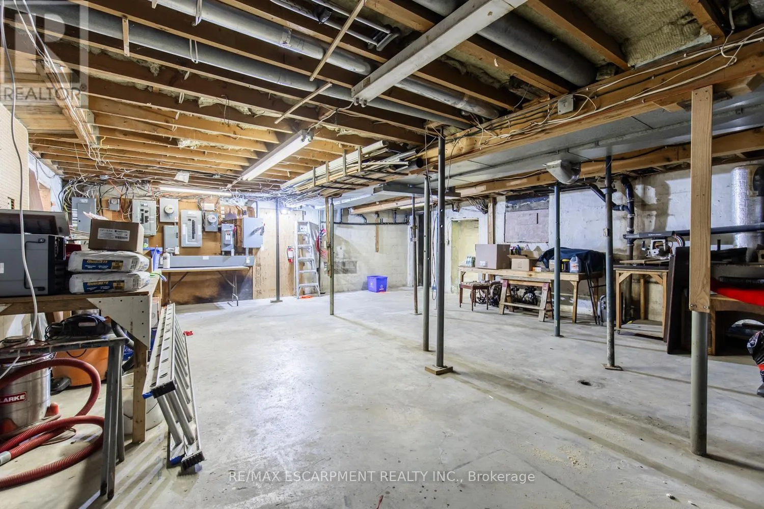 2340 KING STREET E
