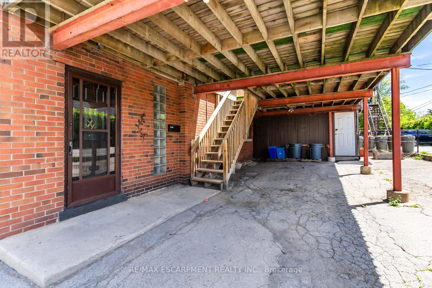 2340 KING STREET E
