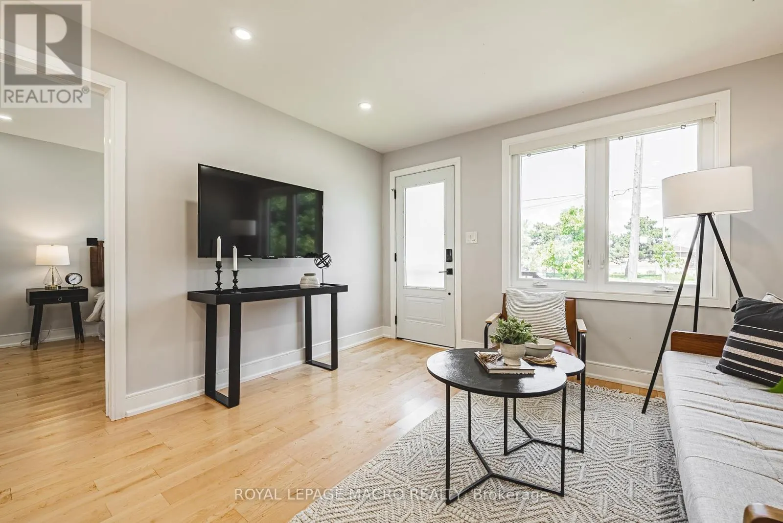 2016 BARTON STREET E